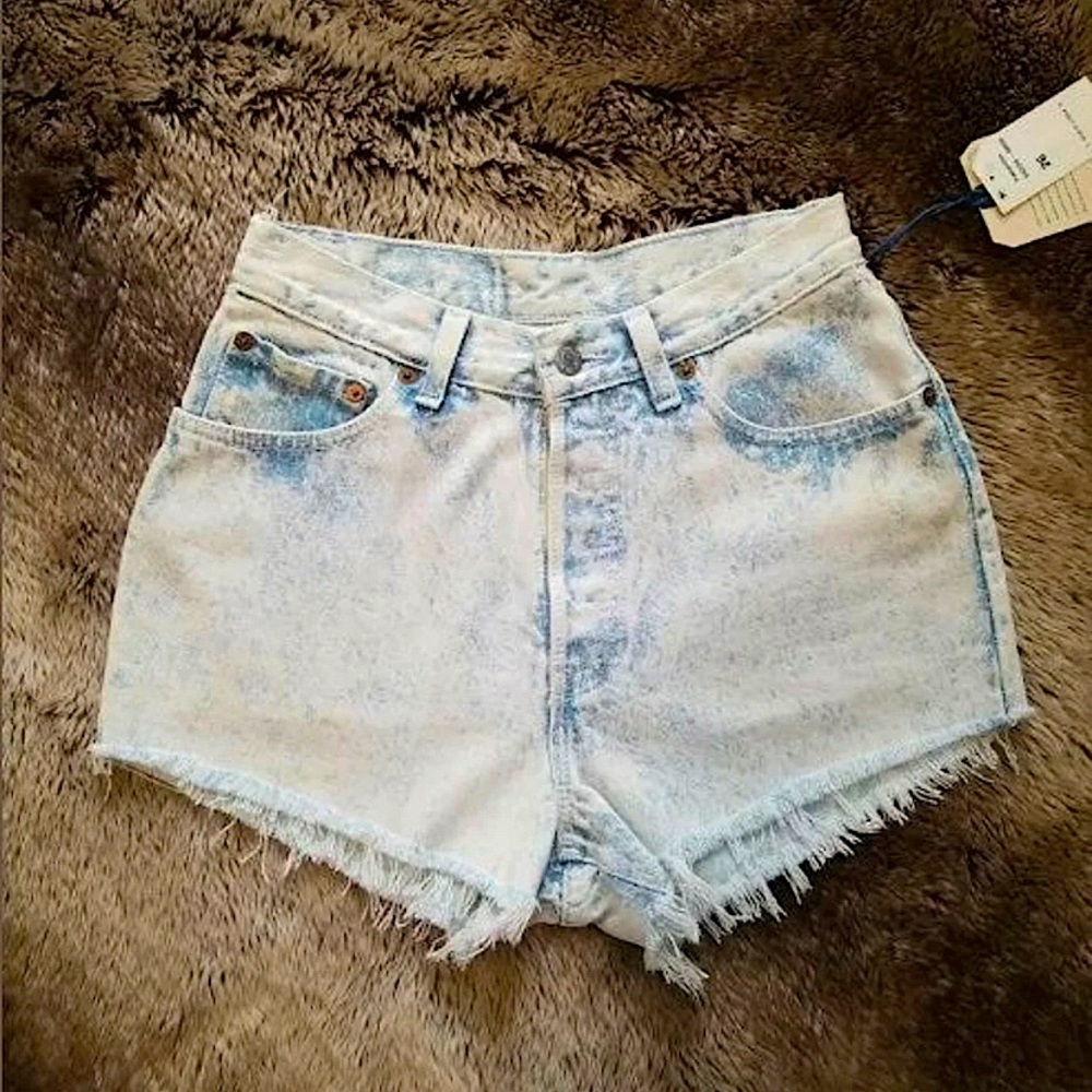 Levi’s Vintage Acid Wash Shorts Size 26